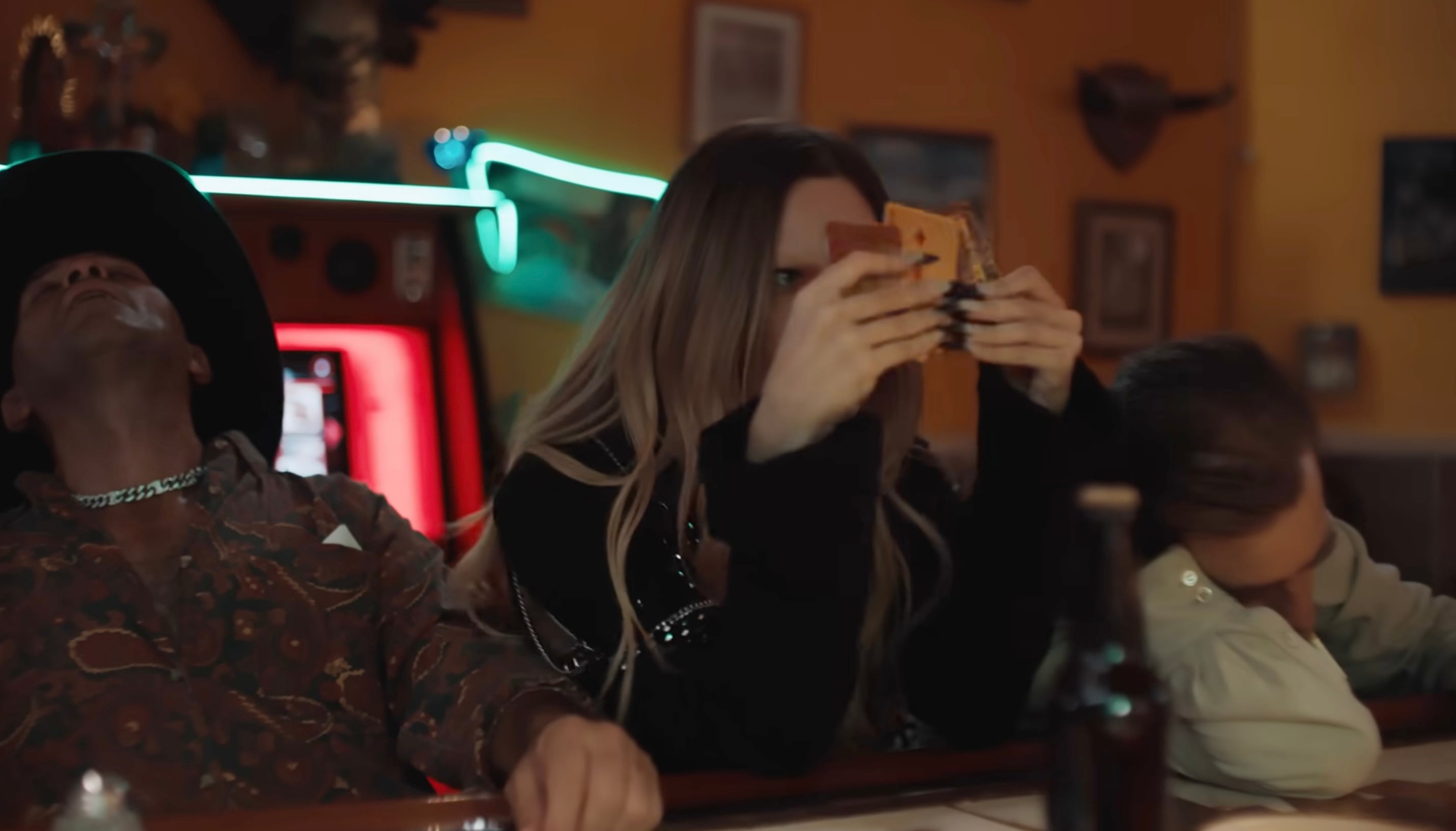 Belinda habría representado a 3 de sus ex novio en su canción La Mala
