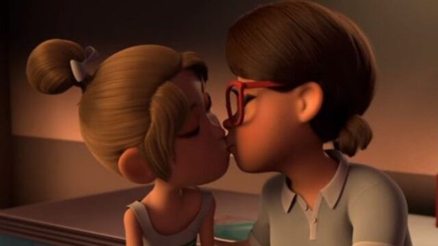 El primer besó lésbico de Netflix