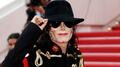 La icónica chamarra de Michael Jackson no logró venderse en subasta