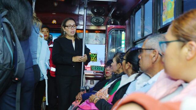 Azucena Cisneros supervisa operativo en la carretera México-Pachuca