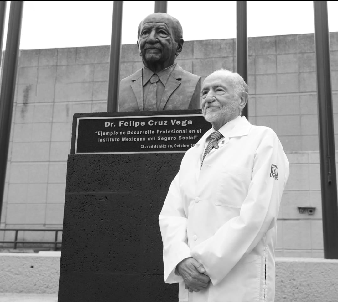 Felipe Cruz Vega fue homenajeado por el IMSS