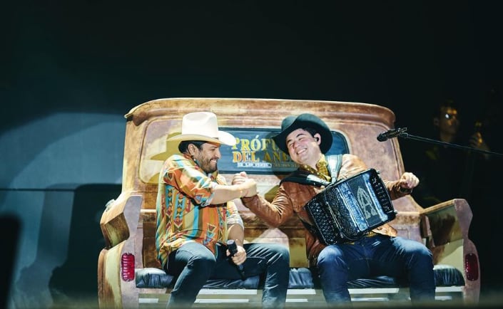 Alfredo Olivas y Julión Álvarez durante gira "Prófugos del Anexo"