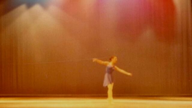 Claudia joven en un solo, cuando fue bailarina de danza clásica. Foto/Héctor Palacio