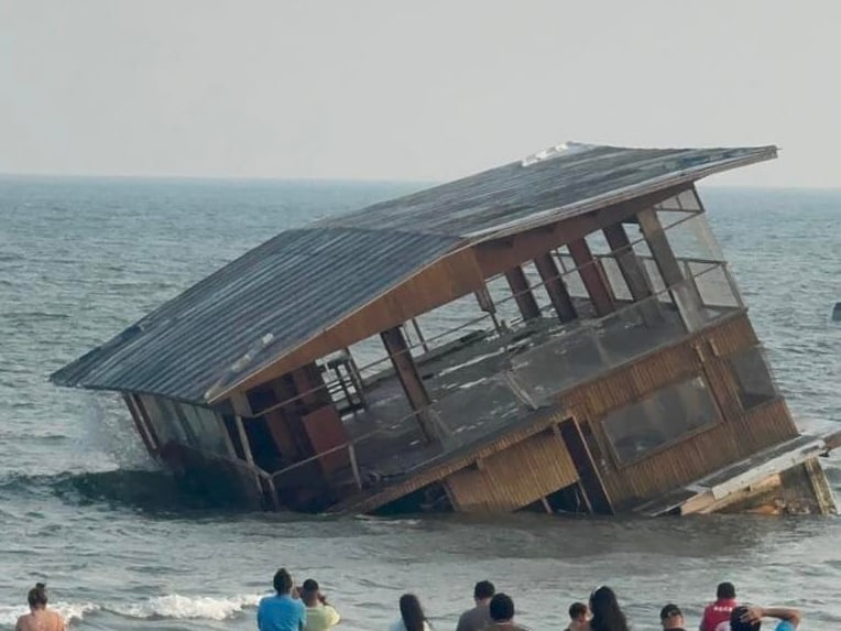Restaurante El Atracadero de Tuxpan, Veracruz luego de haber nevegado por el Golfo de México.