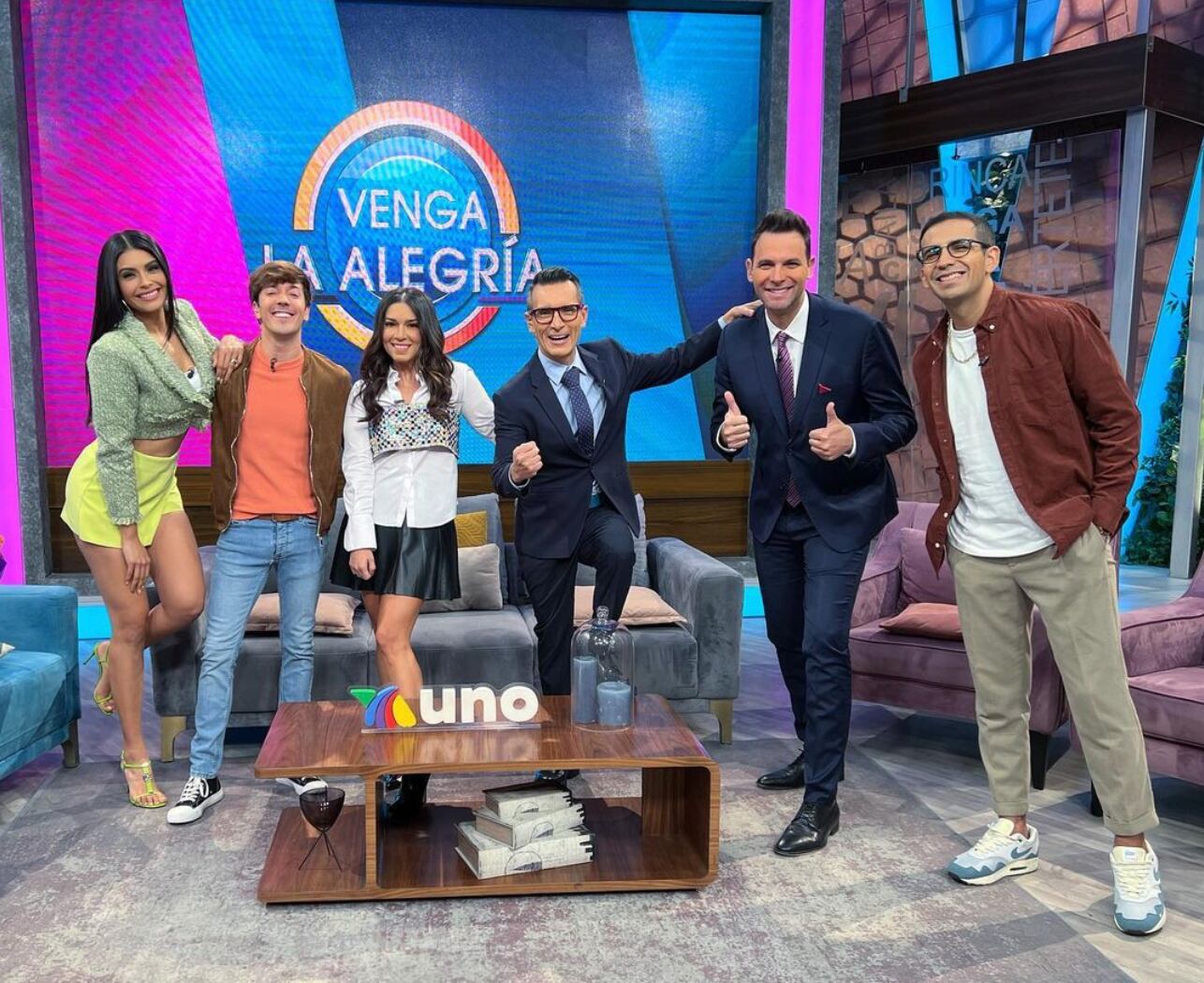 Conductores de Venga la Alegría