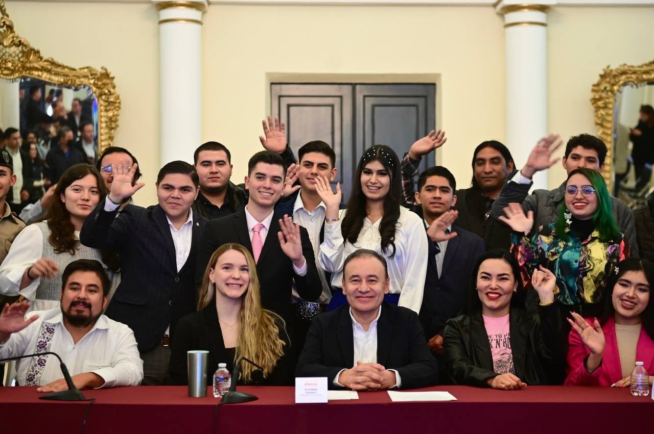 Alfonso Durazo y los jovenes