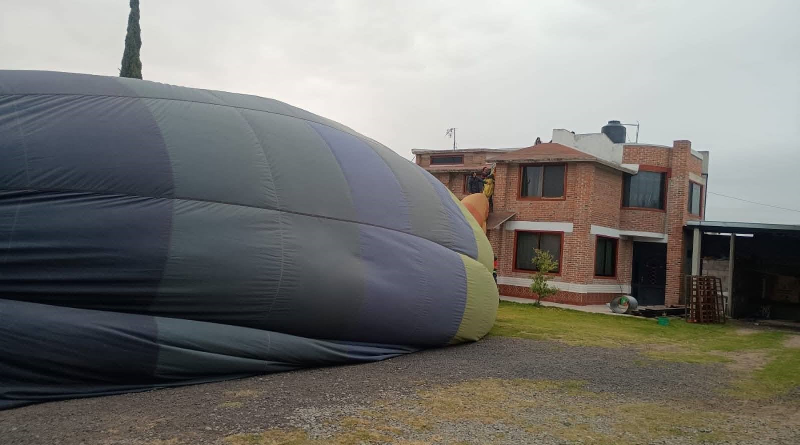 Teotihuacán: globo aerostático aterriza de emergencia en una vivienda