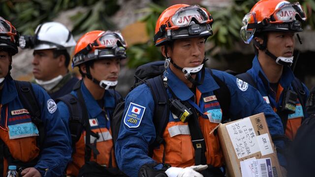 Rescatistas japoneses. Reconocimiento por su ayuda en sismo.