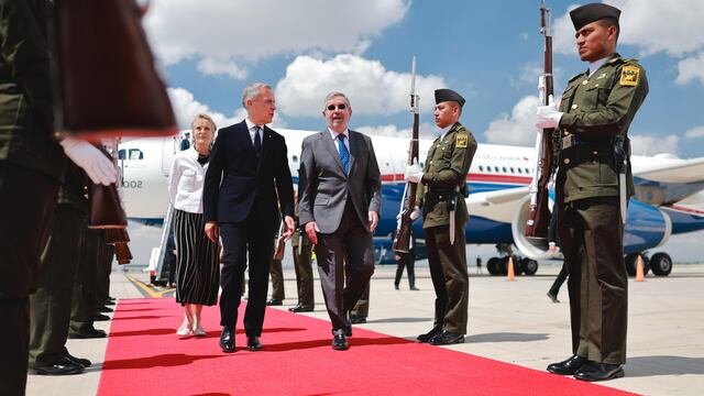 El canciller Juan Ramón de la Fuente recibió al primer ministro de Canadá Mark Carney en el AIFA