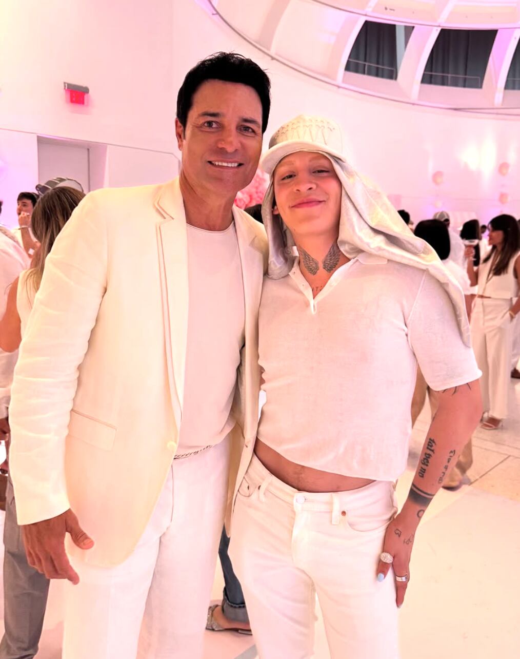 Chayanne fue el invitado estrella en el gender reveal de Lele Pons