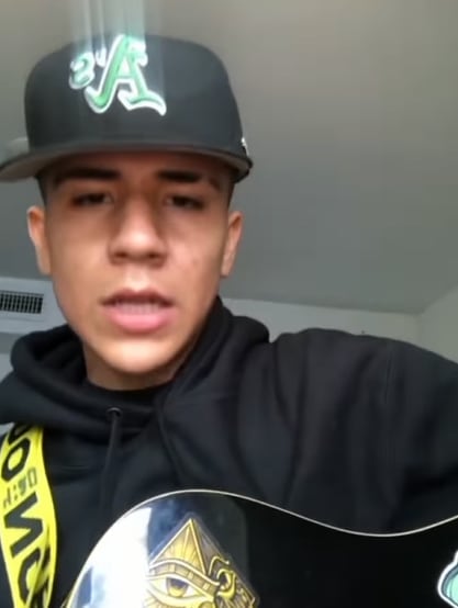 Chino Pacas, cantante de corridos.