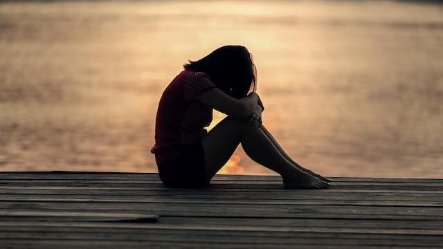 Una adolescente de 14 años saltó de un cuarto piso en Valencia, España para escapar de un intento de violación por parte de su padre