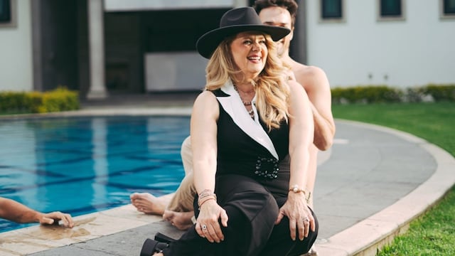 Erika Buenfil en traje de baño revela adelanto del video de su canción Colágeno