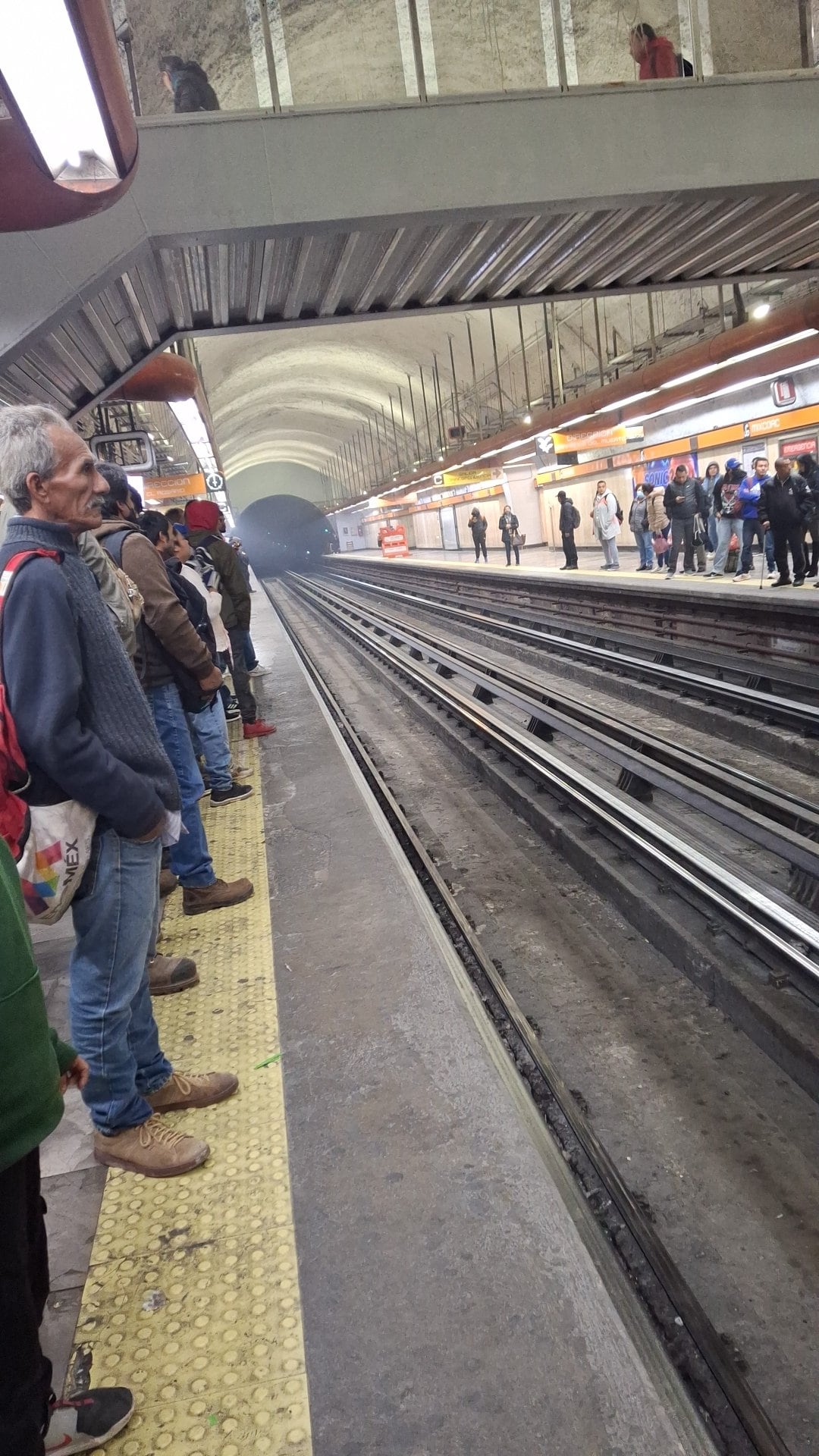 Metro CDMX: Humo es estación Mixcoac de Línea 7