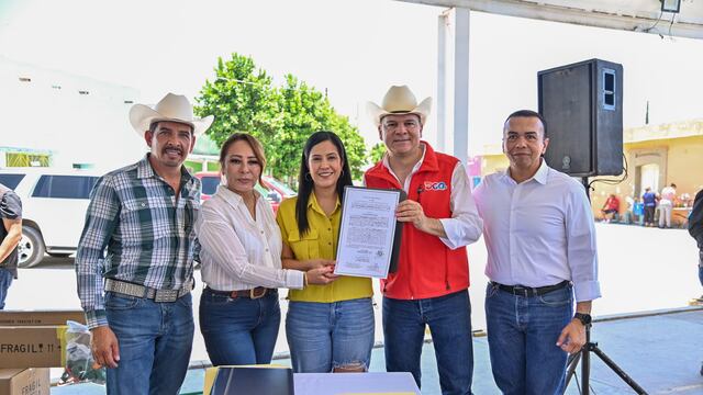 Esteban Villegas entrega más de 14 mdp en apoyos de vivienda