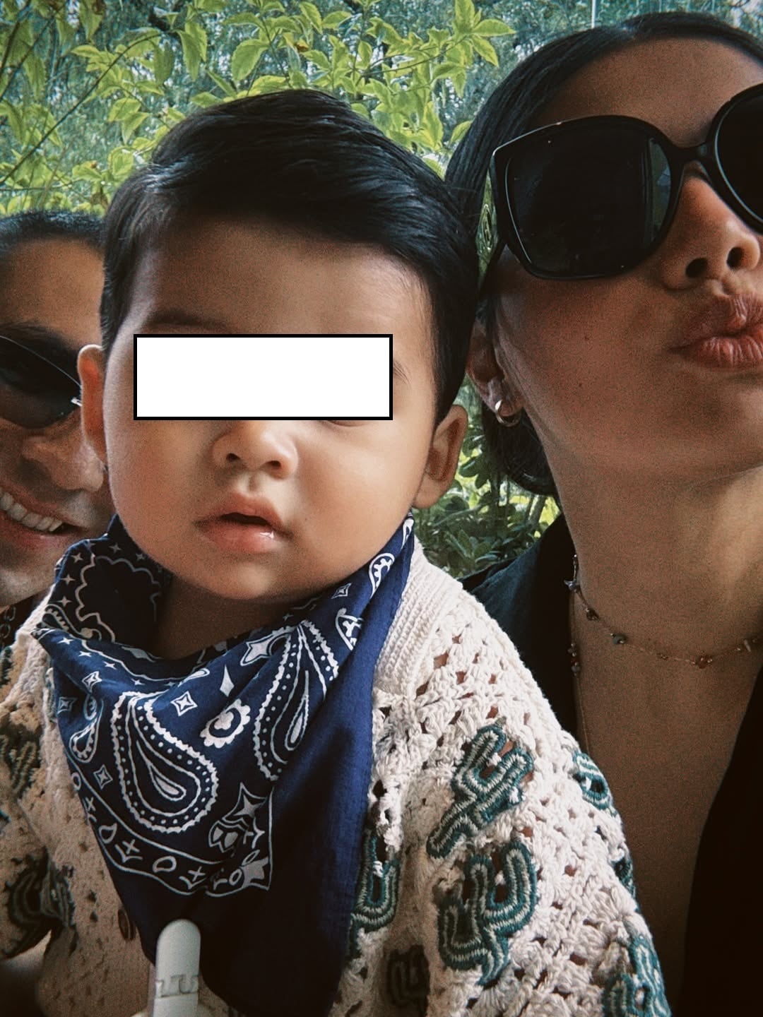 Capi Pérez y Hola Enfermera con su hijo Vicente.