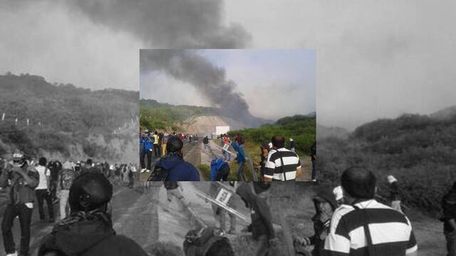 Tras bloqueo de antimotines en Tixtla, exigen padres de normalistas garantías para llegar al DF