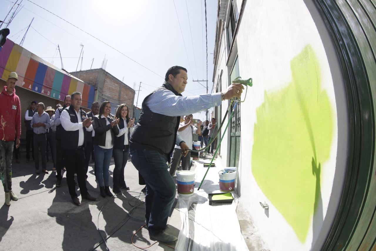 Diego Sinhue arranca el programa Mi Colonia a Color