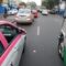 CDMX: Motociclista le rompe el retrovisor a microbusero (VIDEO)