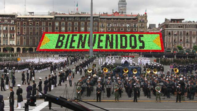 En el desfile participaron elementos del Ejército, Marina, Armada de México, Policía Federal y asociaciones de charros. Foto/Especial