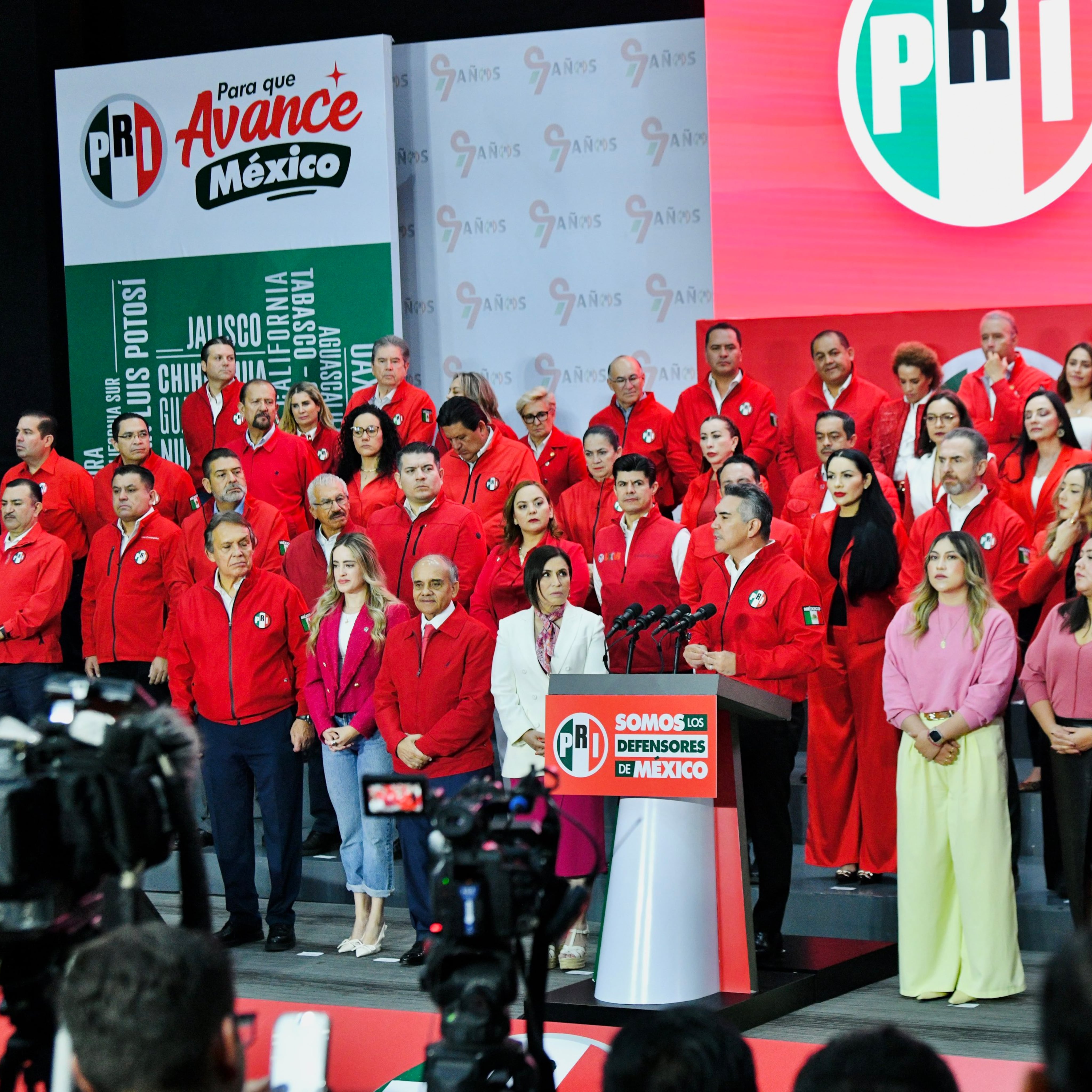 Vemos hundirse a la oposición