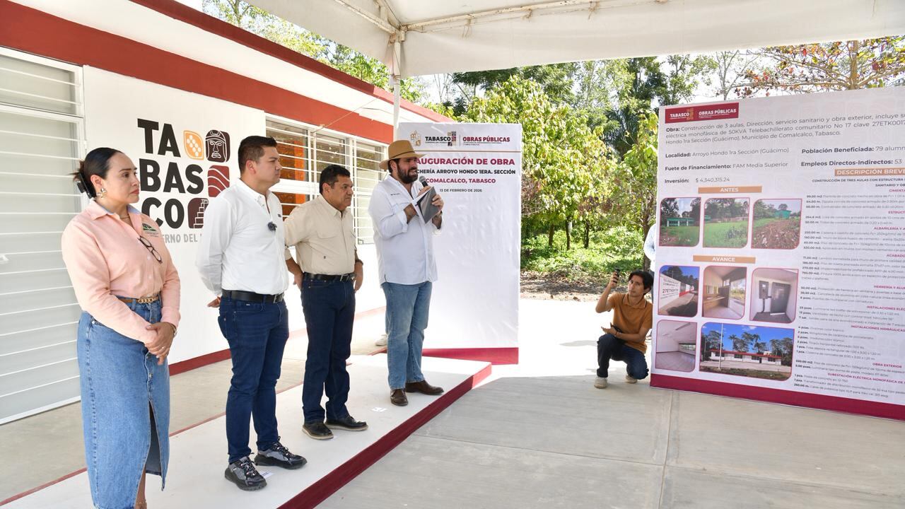 Javier May entrega aulas nuevas al Telebachillerato 17 en Comalcalco