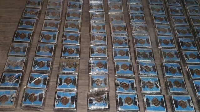 La Sedena decomisó 194 paquetes con cocaína que eran transportados en un tráiler en una carretera de Tamaulipas.