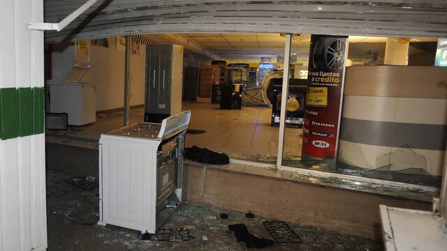 Saqueo en tienda de conveniencia en Ecatepec. No hay toque de queda.