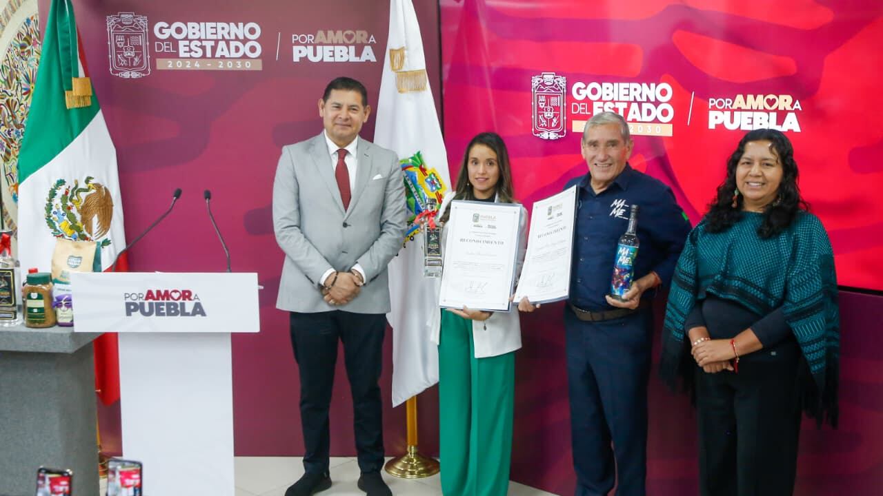 Puebla lidera Concurso Nacional de Marcas de mezcal 2026