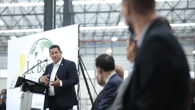 Diego Sinhue en la inauguración de Le Bélier