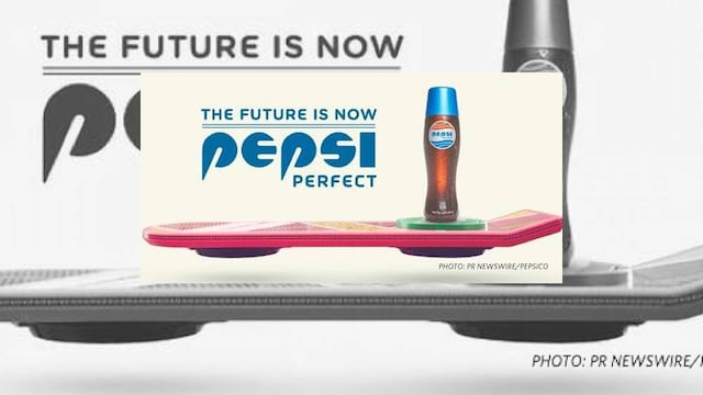  Los fans estadounidenses de "Back to the Future" esperaron 30 años para tener en sus manos una de estas botellas. La mayoría, no lo logró.