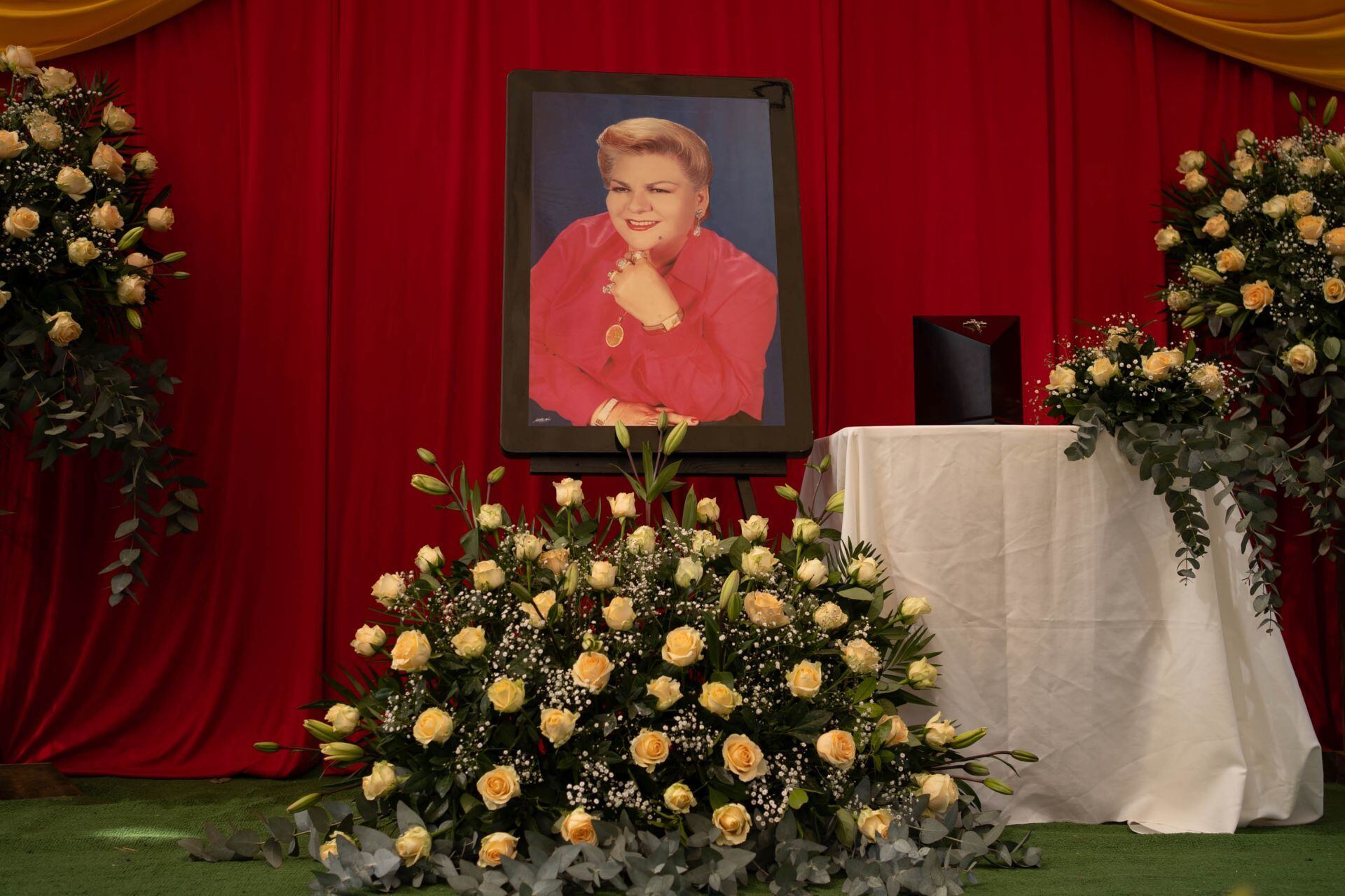 Urna de Paquita la del Barrio