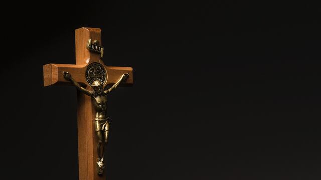 Jesús en cruz de madera