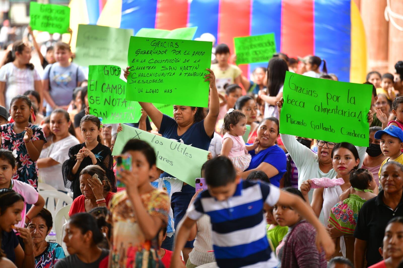 Ricardo Gallardo festejó el Día del Niño en colonias de San Luis Potosí
