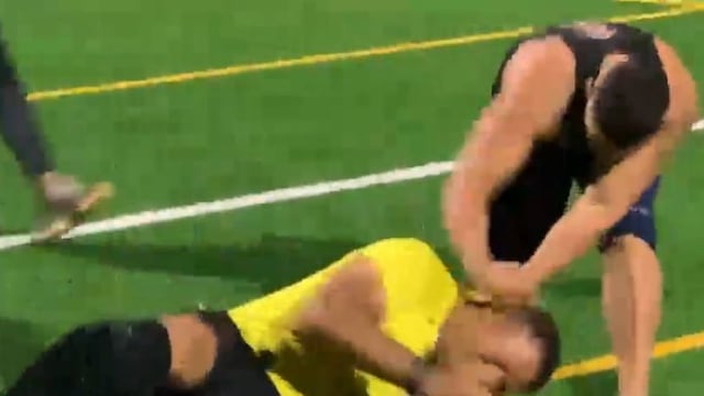 Un jugador del futbol amateur de Australia golpeó brutalmente a un árbitro y le rompió la mandíbula.