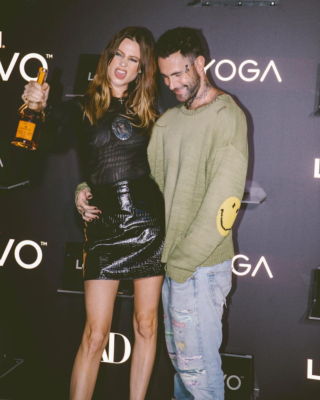 Behati Prinsloo y Adam Levine