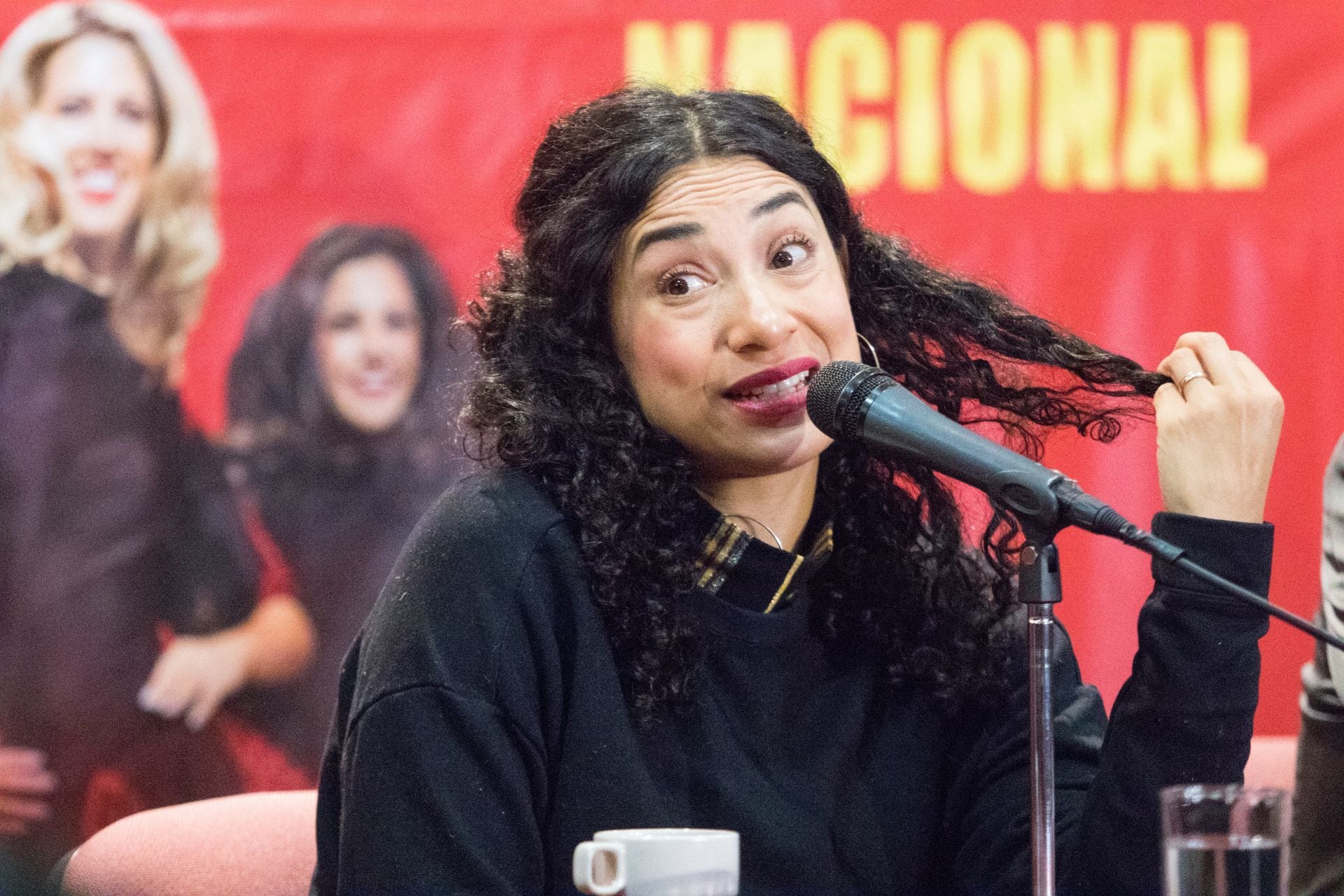 Flor Amargo, cantante.
