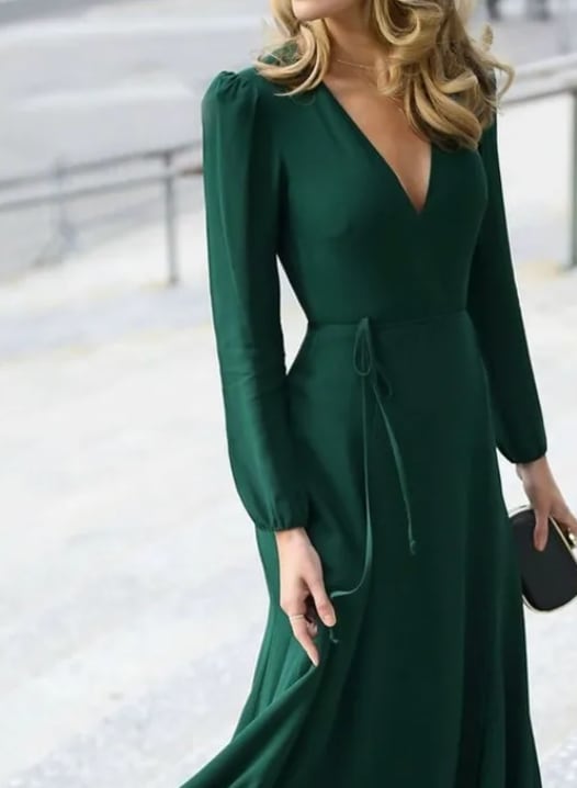 Mujer vestida con etiqueta formal