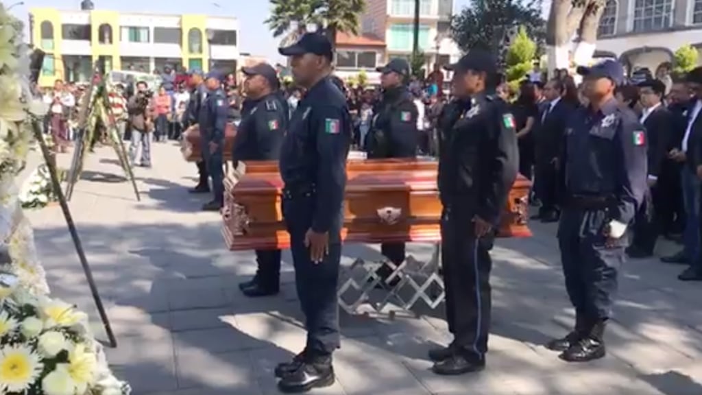 Homenaje a policías asesinados en Zacatelco
