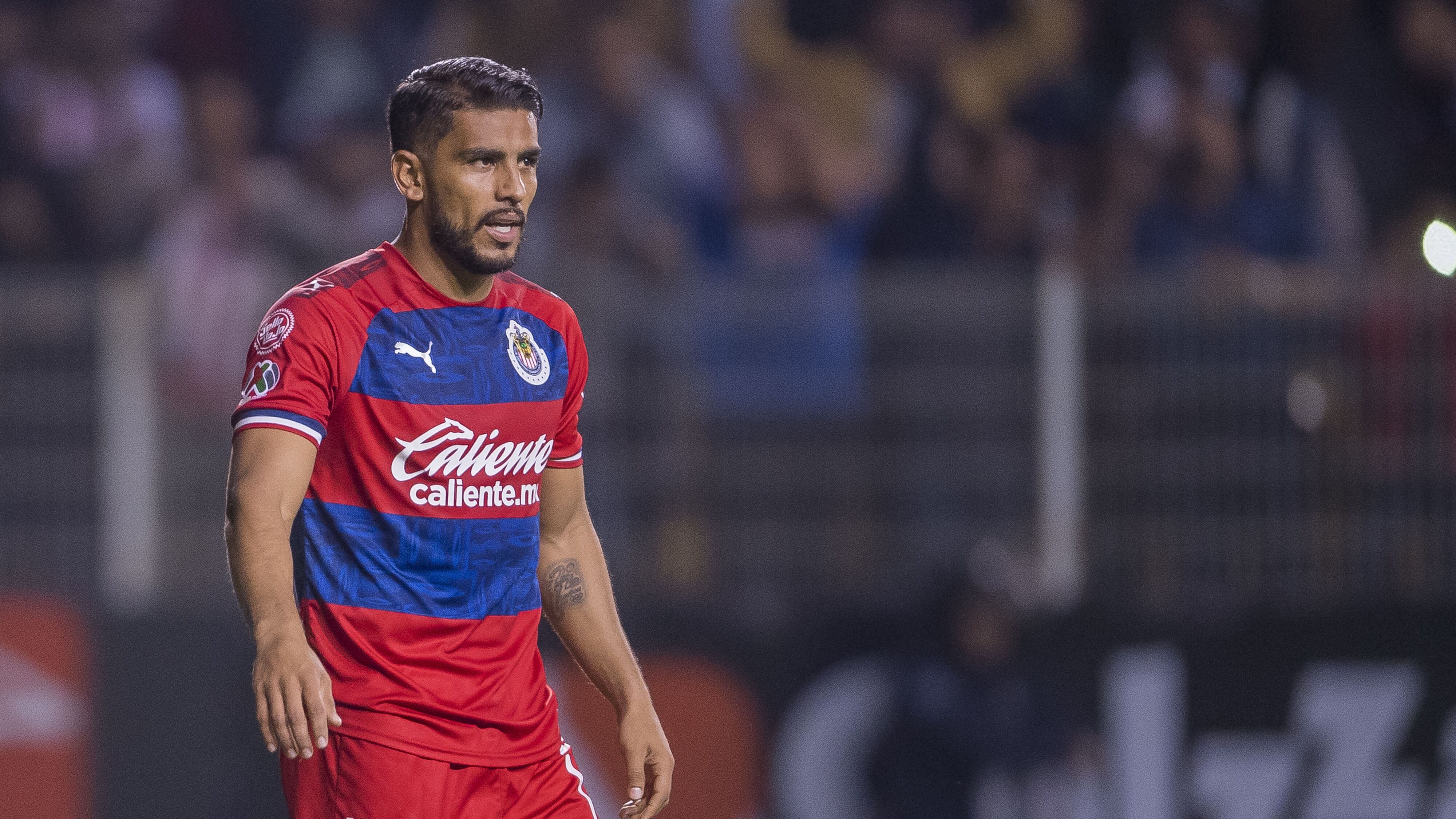 VIDEO: Miguel Ponce empuja a aficionado que le pide respeto a la camiseta