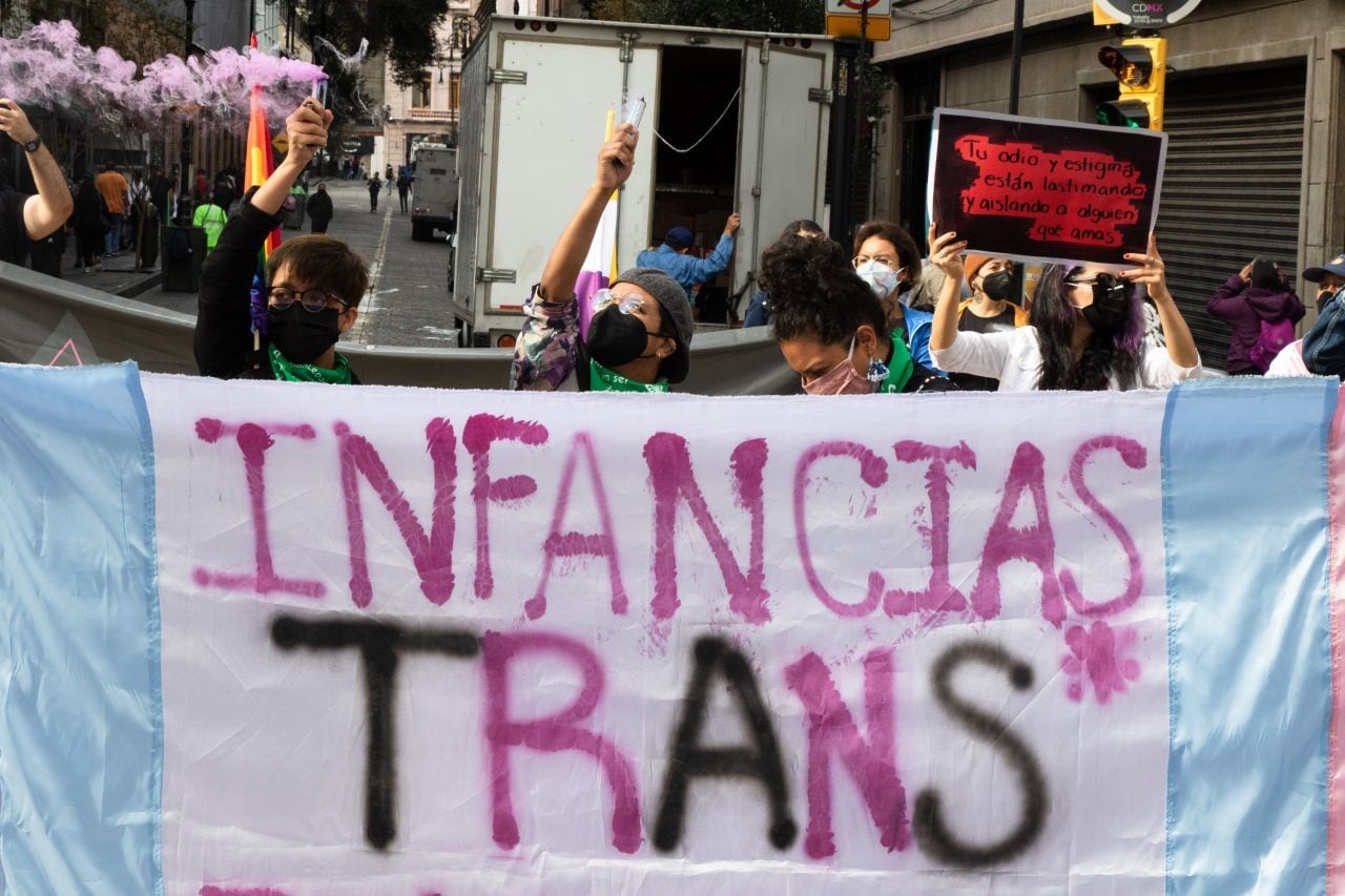 Marchan por la Ley de Infancias Trans