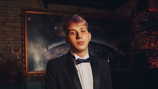 VIDEO: Brunenger graba en un probador de mujeres, le piden que se detenga y se pone a pelearse