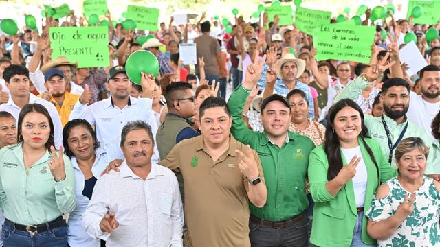 Ricardo Gallardo entregó más obras en El Naranjo