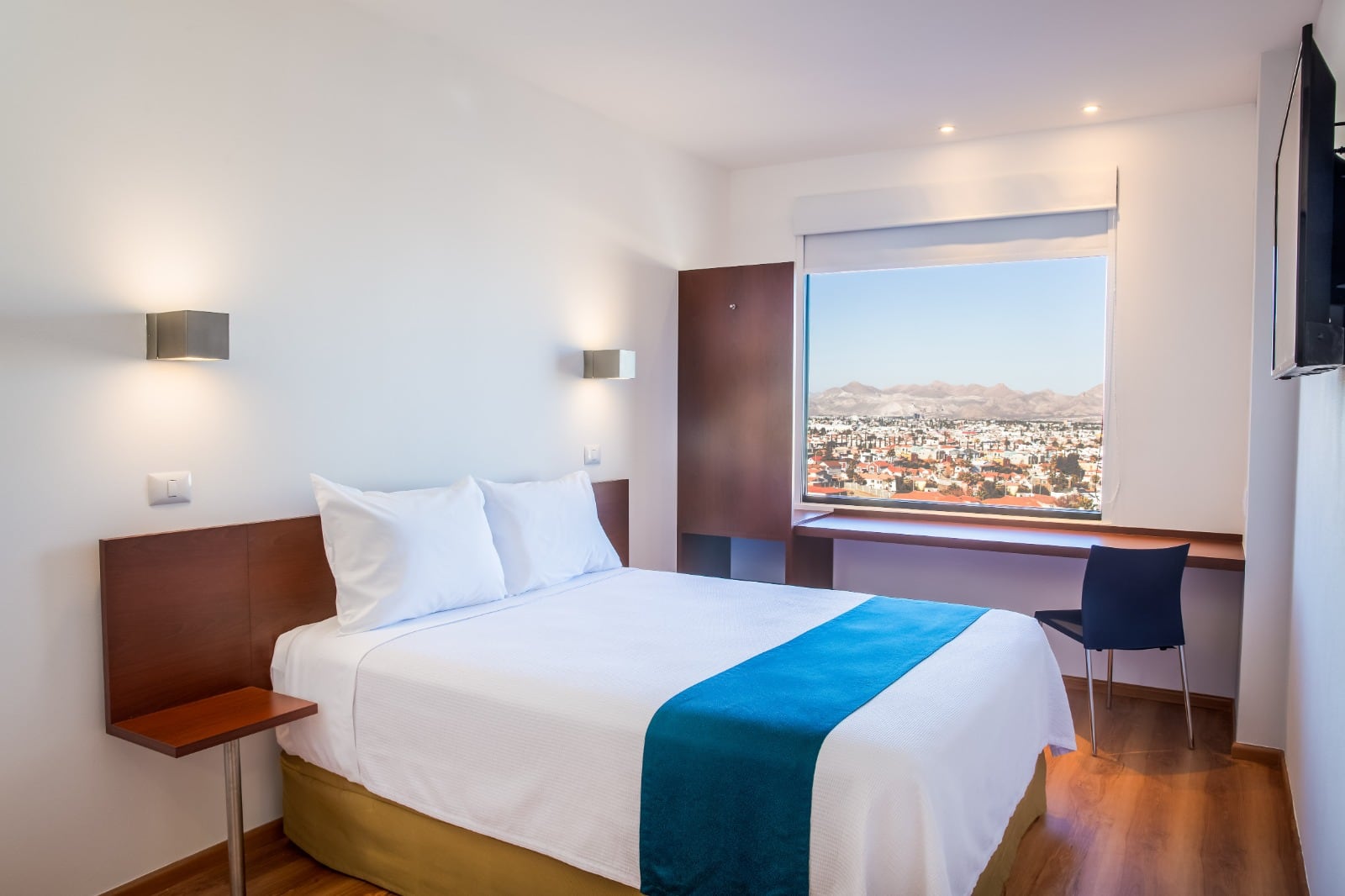 One Ciudad Juárez Alameda cuenta con servicio self service y 120 habitaciones