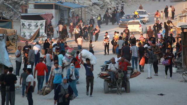 Palestinos son desplazados en la Franja de Gaza