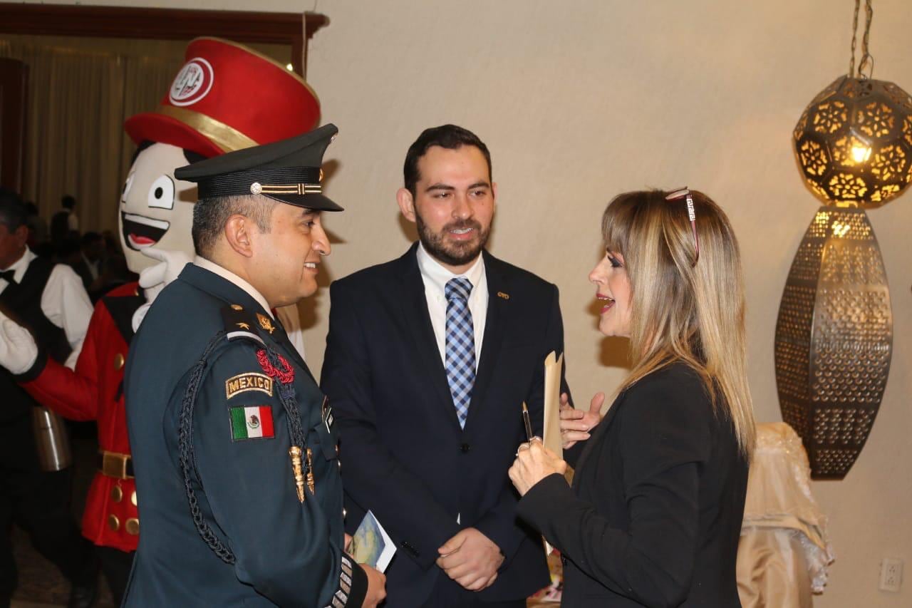El Coordinador de Comunicación Social del Estado, Alan Sahir Márquez Becerra, acudió en representación del Gobernador del Estado, Diego Sinhue Rodríguez Vallejo, en un evento inaugural.