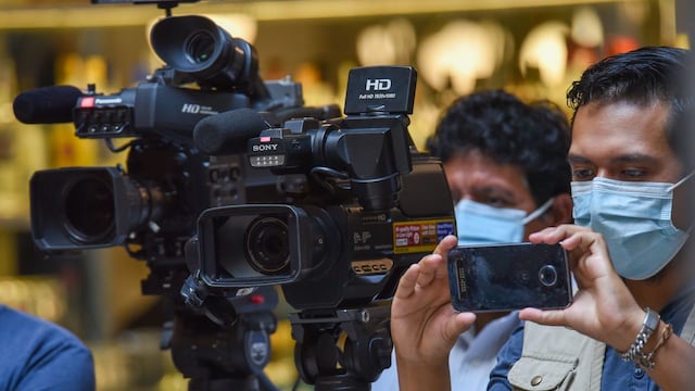 ¿Cuánto debe ganar un reportero al mes?