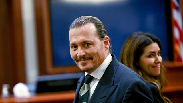 Johnny Depp sonriente, día 11 de juicio