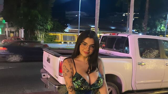 Karely Ruiz anda vendiendo nieve