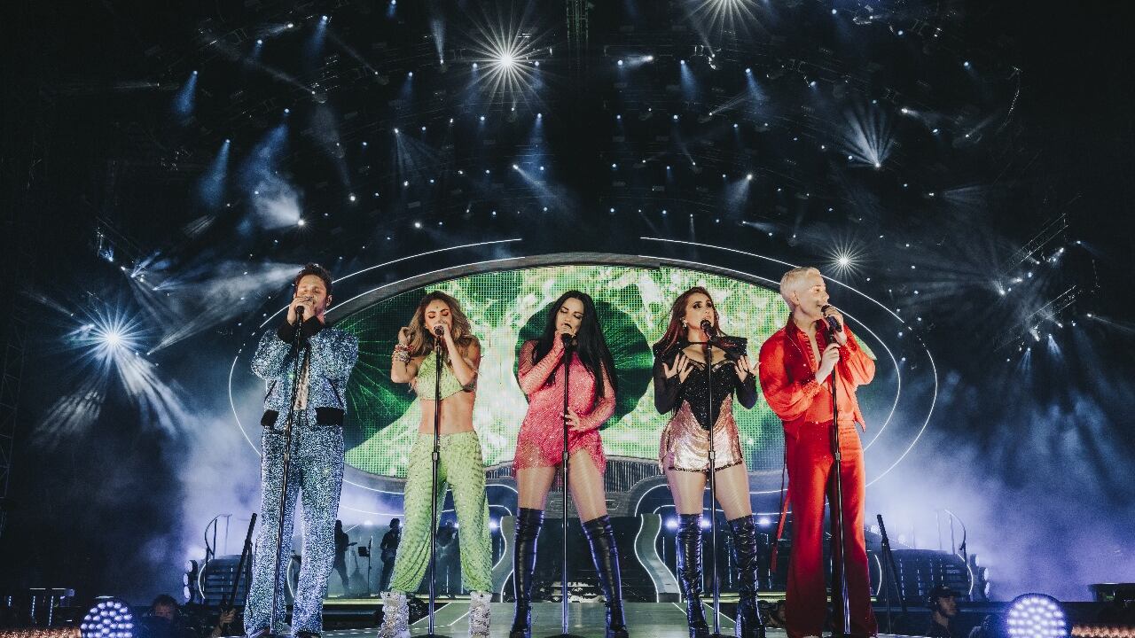 Anahí, Maite Perroni y Dulce María corren a besar a sus esposos en pleno concierto de RBD (VIDEO)